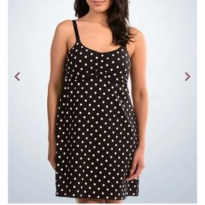 Leading lady nursing gown poke a dot